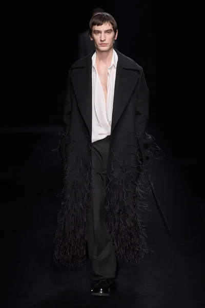 Look 32